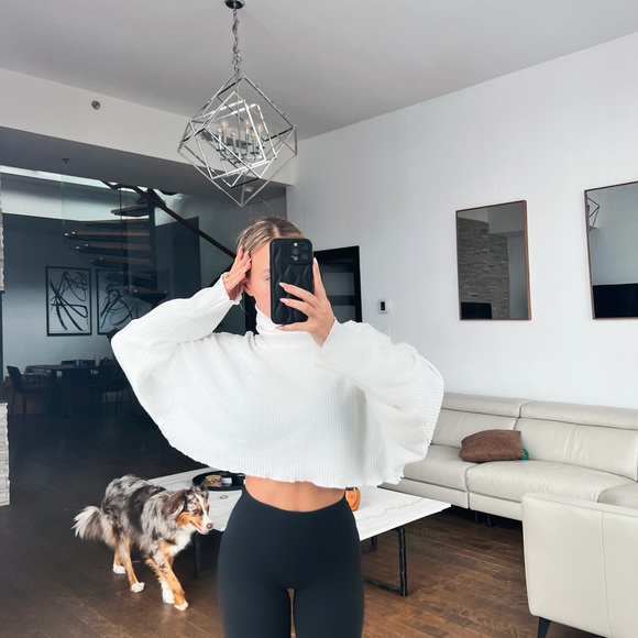 White cropped turtle neck sweater - Picture 1 of 1